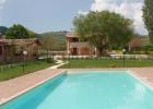 appartamenti-per-vacanze-gualdo-tadino-piscina.jpg