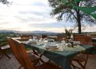 agriturismo-citta-di-castello-il-sarale-esterno-tavola