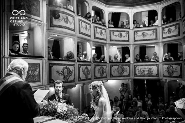 cristiano-ostinelli-best-italian-wedding-photographer-umbria-titignano-teatro-della-concordia (28)