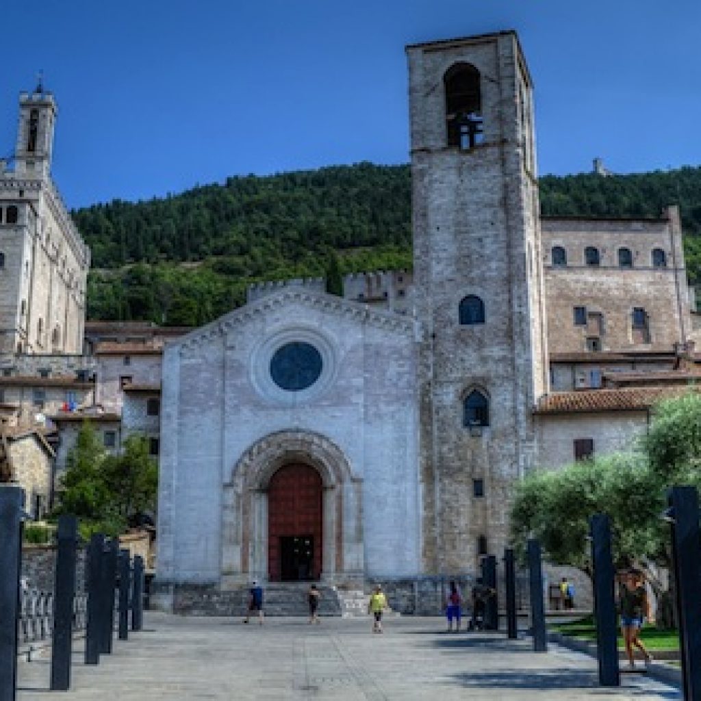 La Chiesa di San Giovanni di Gubbio fu costruita nel XIII secolo sul sito dell'antico battistero.