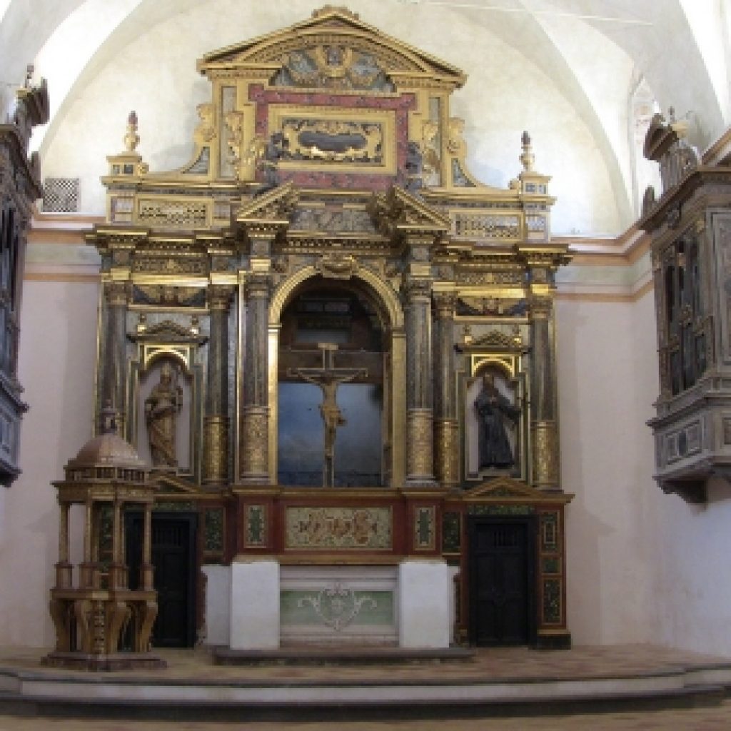 The Church of Santa Maria Nuova has the characteristic style of the cistercense architecture prevailing in the ecclesiastical buildings of XIII century Gubbio.