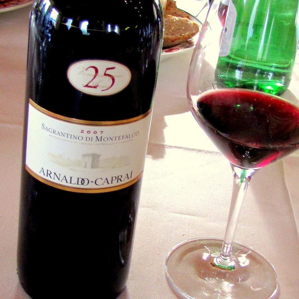Una delle massime espressioni del vino italiano è, senza dubbio, rappresentata dal vino Sagrantino di Montefalco.