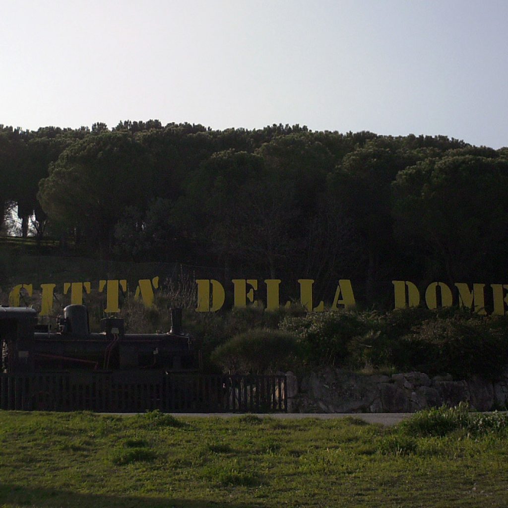 La Città della Domenica è il primo Family Park d'Italia, dedicato al divertimento di grandi e piccoli tra natura, attrazioni e spettacoli. Il Parco si sviluppa in un'area naturale di circa 45 ettari situata appena fuori da Perugia