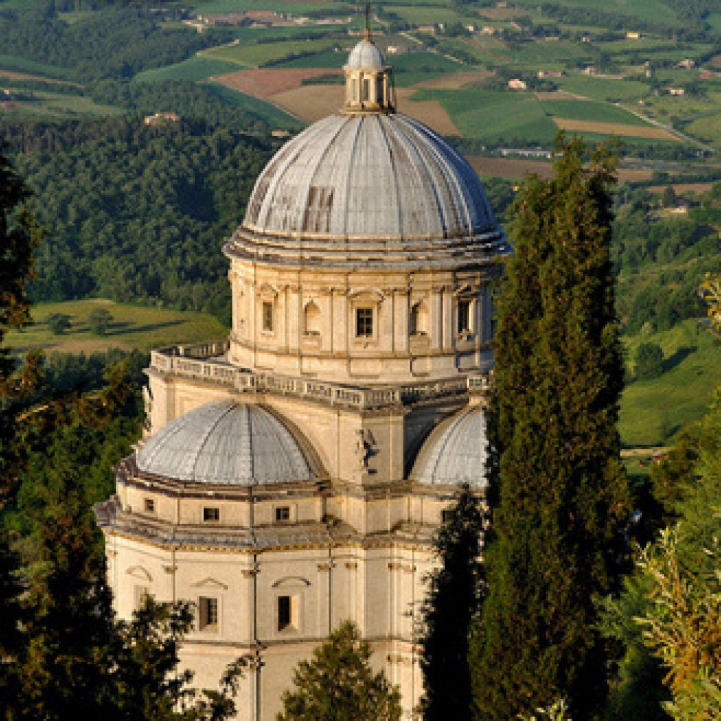 Todi è una meta che tutti gli anni attrae migliaia di turisti: scopri cosa vedere a Todi in un giorno con la nostra miniguida