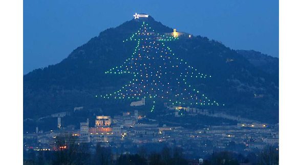 albero-natale-gubbio