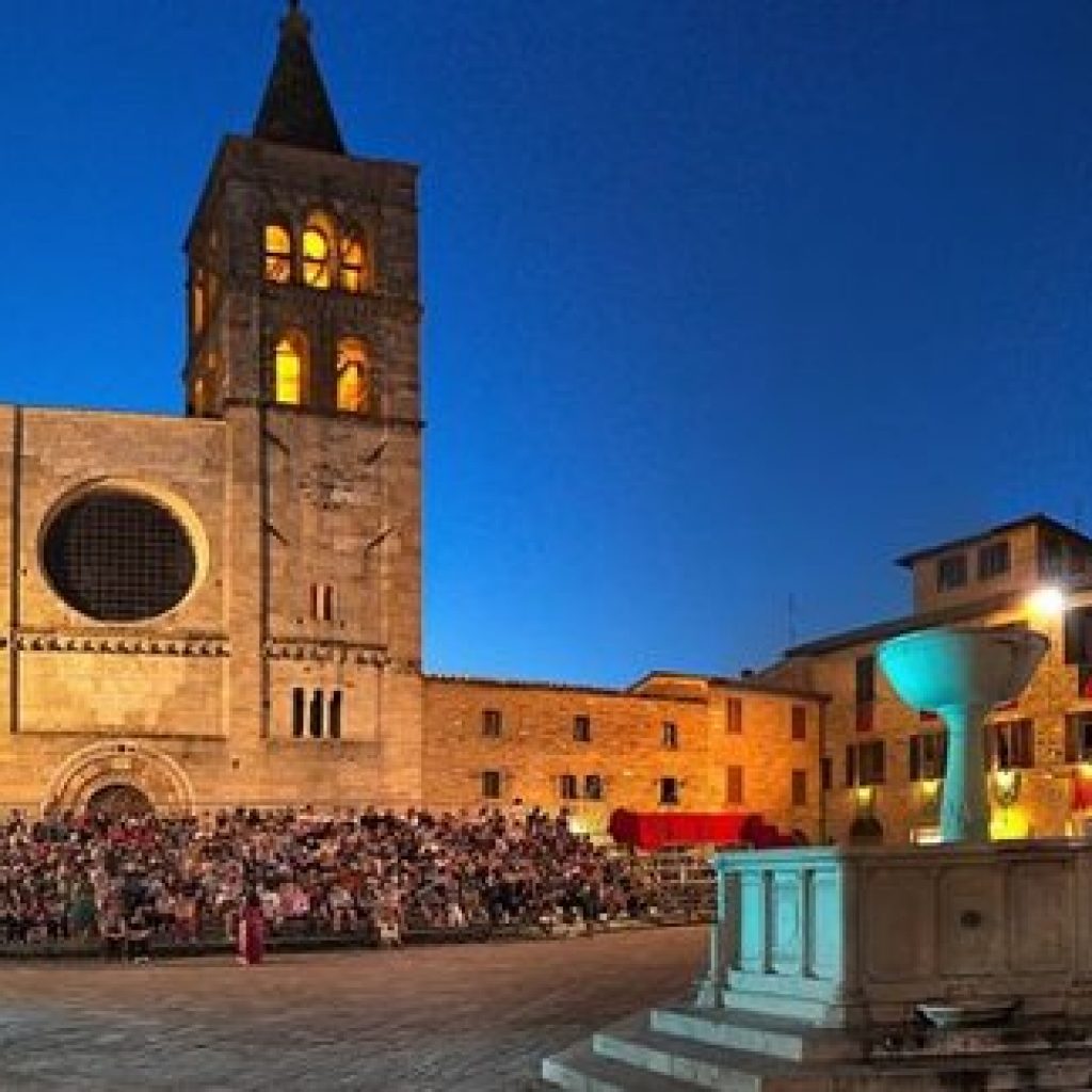 La Chiesa di San Michele Arcangelo risale al XII secolo ed è opera degli architetti Binello e Ridolfo.