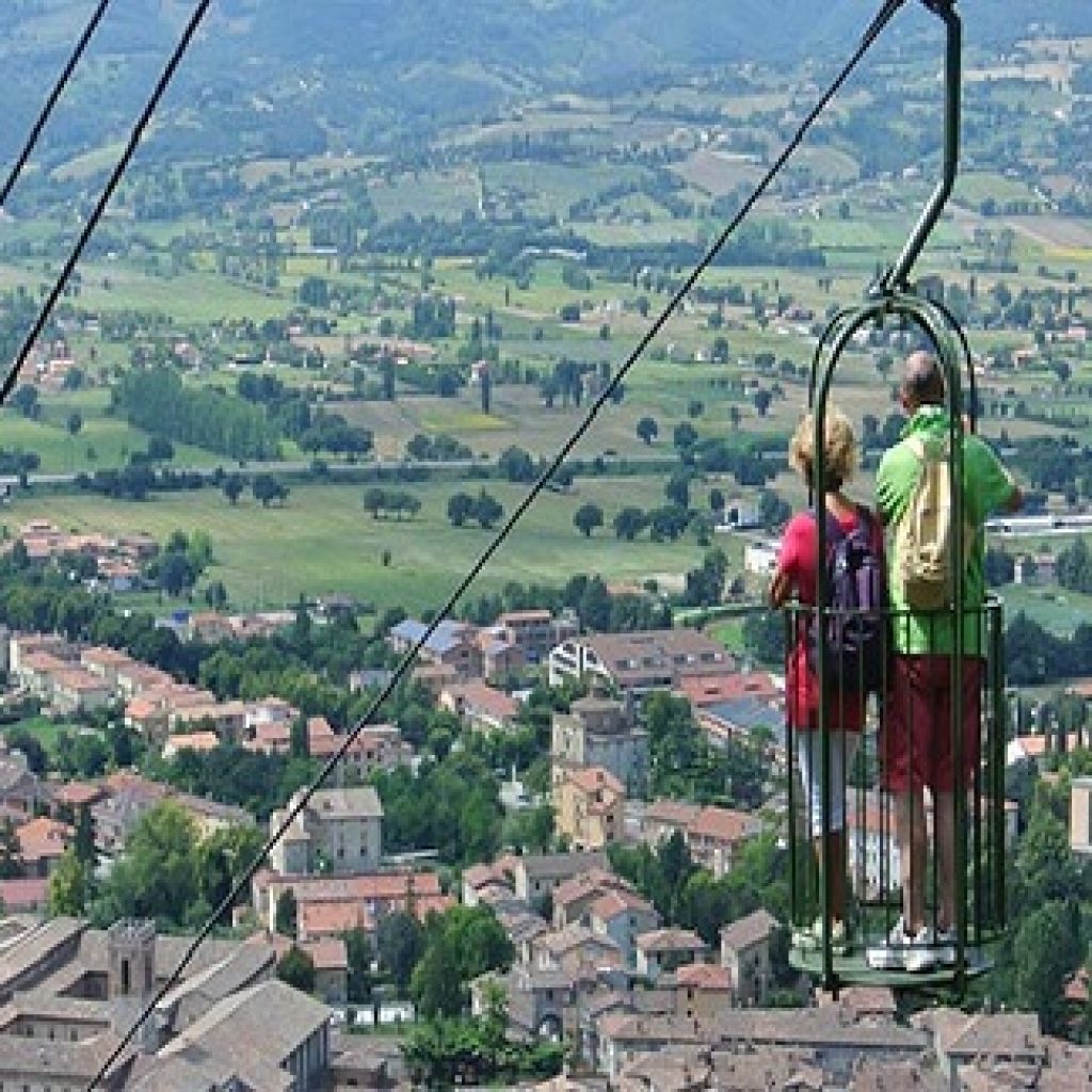 The Colle Eletto Cable Car connects the town of Gubbio with Mount Ingino, where the Basilica of St. Ubaldo stands and where the body of St. Ubaldo is kept.