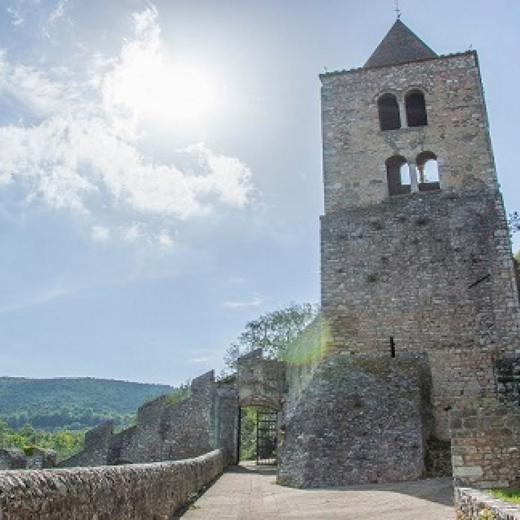 The San Cassiano Abbey is completely immersed in the woods of the Valnerina, between Narni and the Nera Gorges which open towards Stifone. It is a Benedictine abbey of the tenth century, particular for its location and rich in artistic and architectural testimonies.