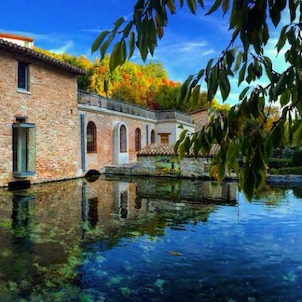 Il borgo di Rasiglia è un luogo incantevole, dove ritrovare quell'atmosfera dimenticata delle piccole cose antiche.