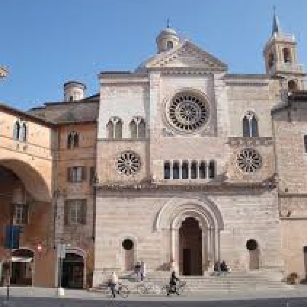 Il Duomo di Foligno è situato nel pieno centro di Foligno, in Piazza della Repubblica, ed è il massimo monumento artistico cittadino