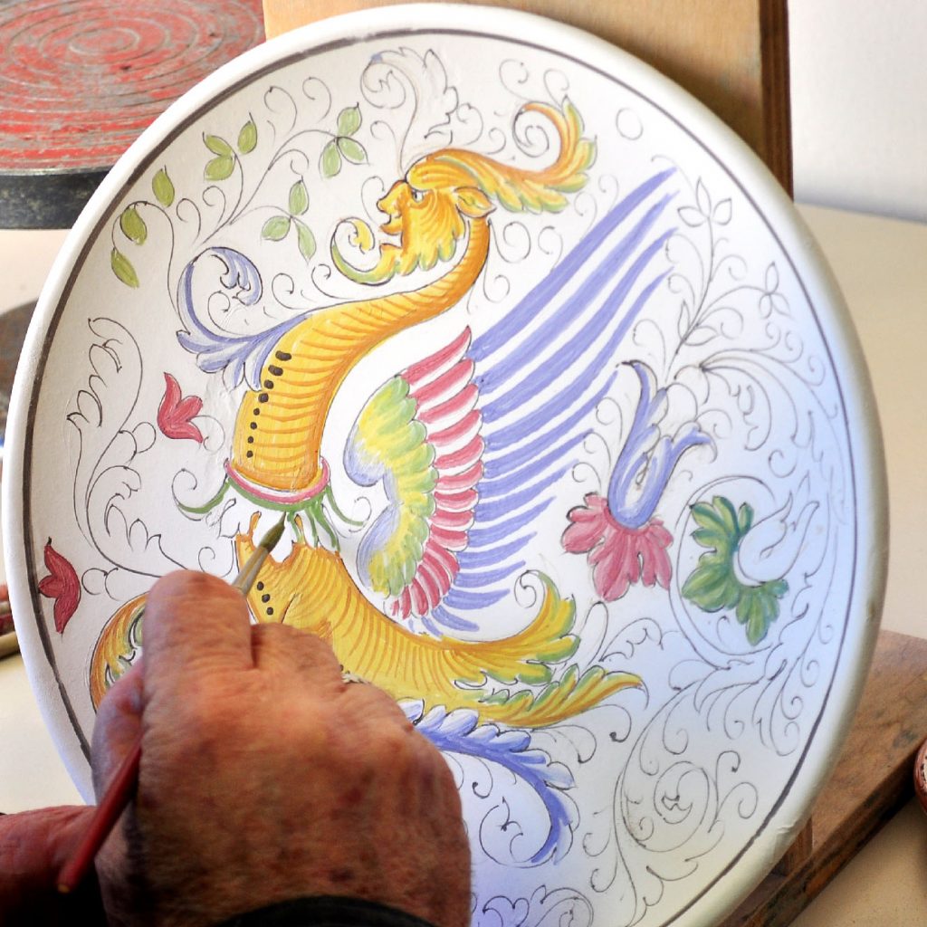 Deruta è nota per essere patria indiscussa della produzione di maioliche e ceramiche tra le più belle e pregiate d'Italia. Il binomio Deruta - maioliche, così come quello Deruta - ceramiche