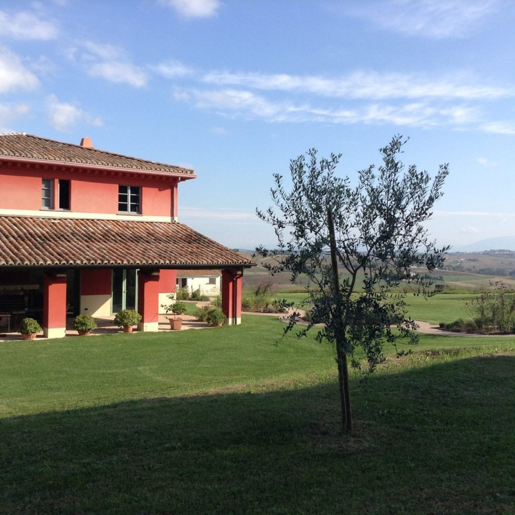 AGRITOURISM in Marsciano (PG) 
 Immersed in the countryside
 Old farmhouse from 1700 completely renovated
 Apartments and rooms