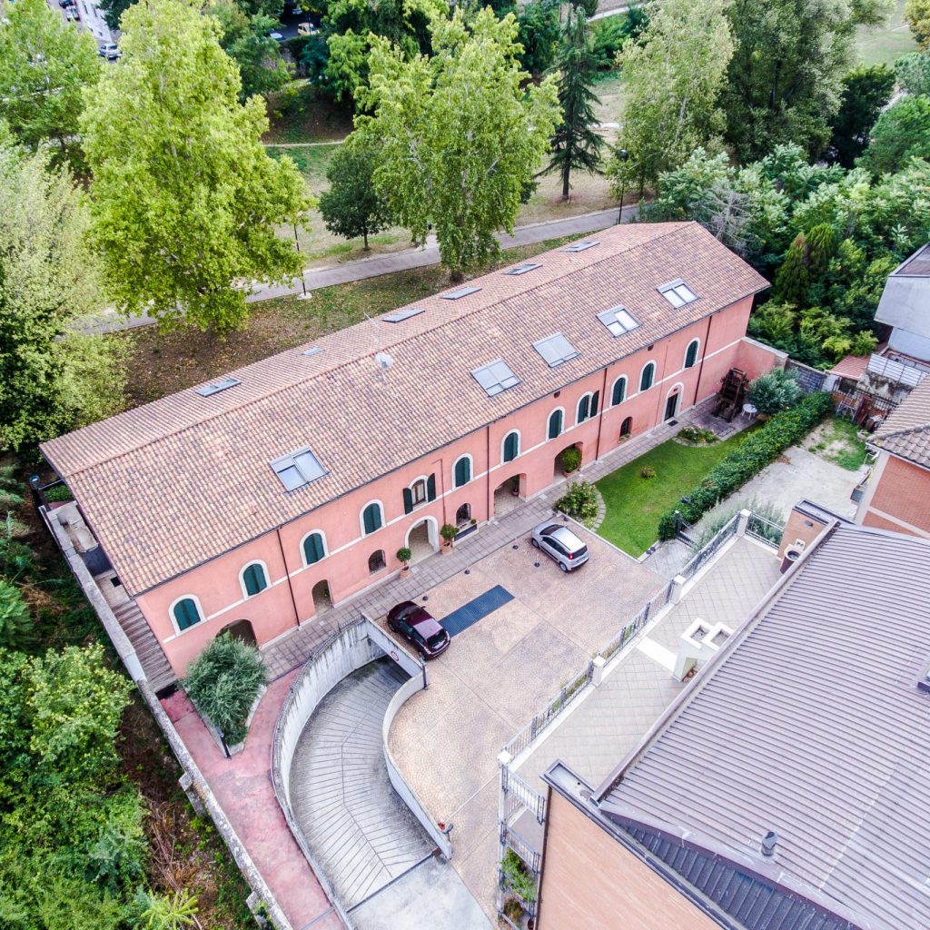 Il Residence Bizzoni nasce nei locali di una delle imprese storiche di Terni, una ex segheria completamente ristrutturate e adibita a Hotel