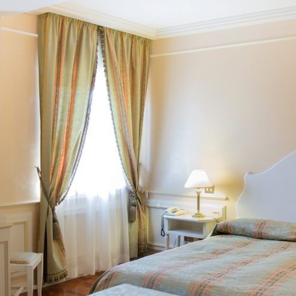 Hotel Ristorante Tuder: ci troviamo appena fuori le mura del centro storico di Todi, a 500 metri da Porta Romana, una delle 3 porte d'ingresso alla città
