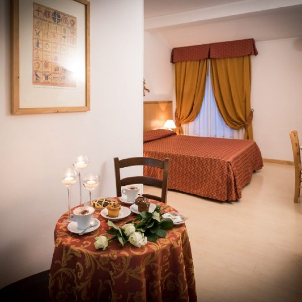 HOTEL*** in Orvieto (TR)
 Restaurant
 Rooms 
 Close to major thoroughfare