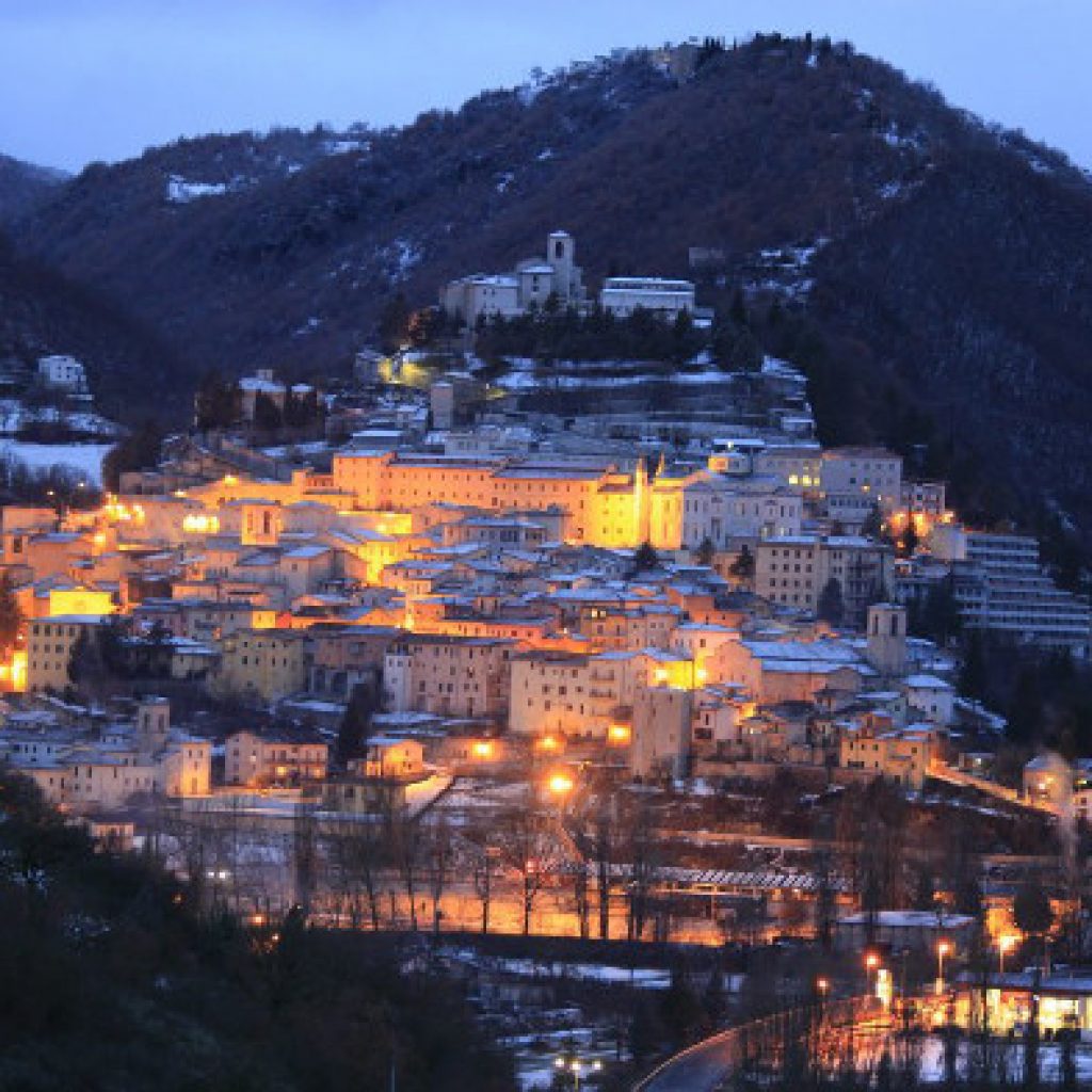 Situata nella zona più montuosa dell’Umbria, Cascia deve la sua importanza al santuario eretto in nome di Santa Rita