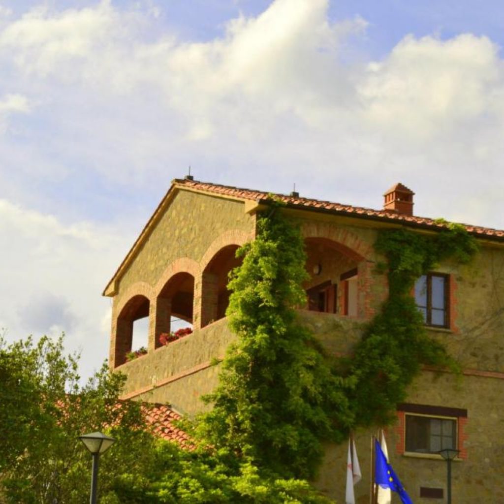 Questa struttura si trova a 1 minuto a piedi dalla spiaggia. Situato sull'Isola Polvese e circondato dalle acque del Lago Trasimeno, l'agriturismo Fattoria Il Poggio offre sistemazioni in stile classico con vista sul lago e dispone di un giardino