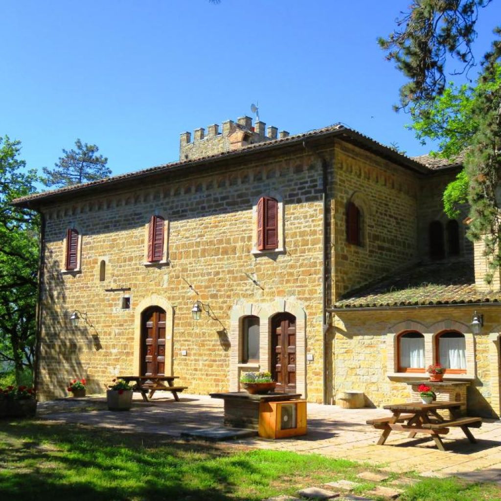 HISTORICAL RESIDENCE in Gubbio (PG)
 Surrounded by a century-old park
 Restaurant 
 Apartments and rooms