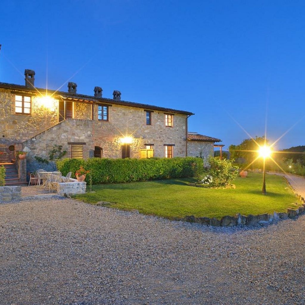 AGRITOURISM in Gualdo Cattaneo (PG)
 Private estate of more than 200 hectares
 With farm
 Restaurant
 Outdoor pool and jacuzzi