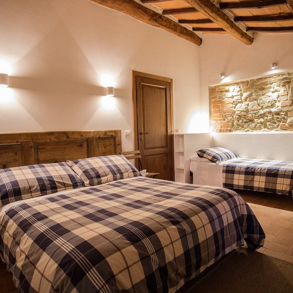 Hotel** in MARSCIANO (PG)
 Outdoor swimming pool
 Restaurant with typical Umbrian cuisine
 Rooms