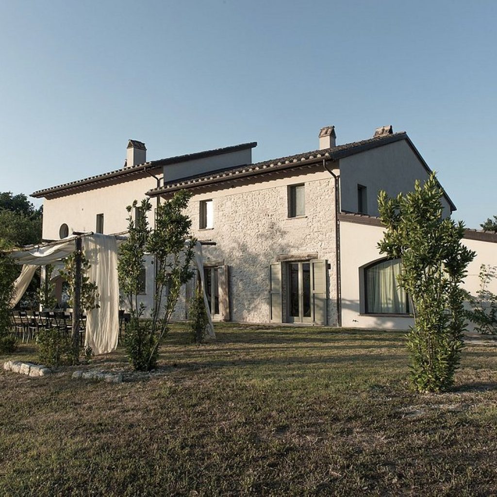 AGRITOURISM in Narni (TR)
 Outdoor swimming pool
 Close to points of interest
 Spacious garden and outdoor furnishings