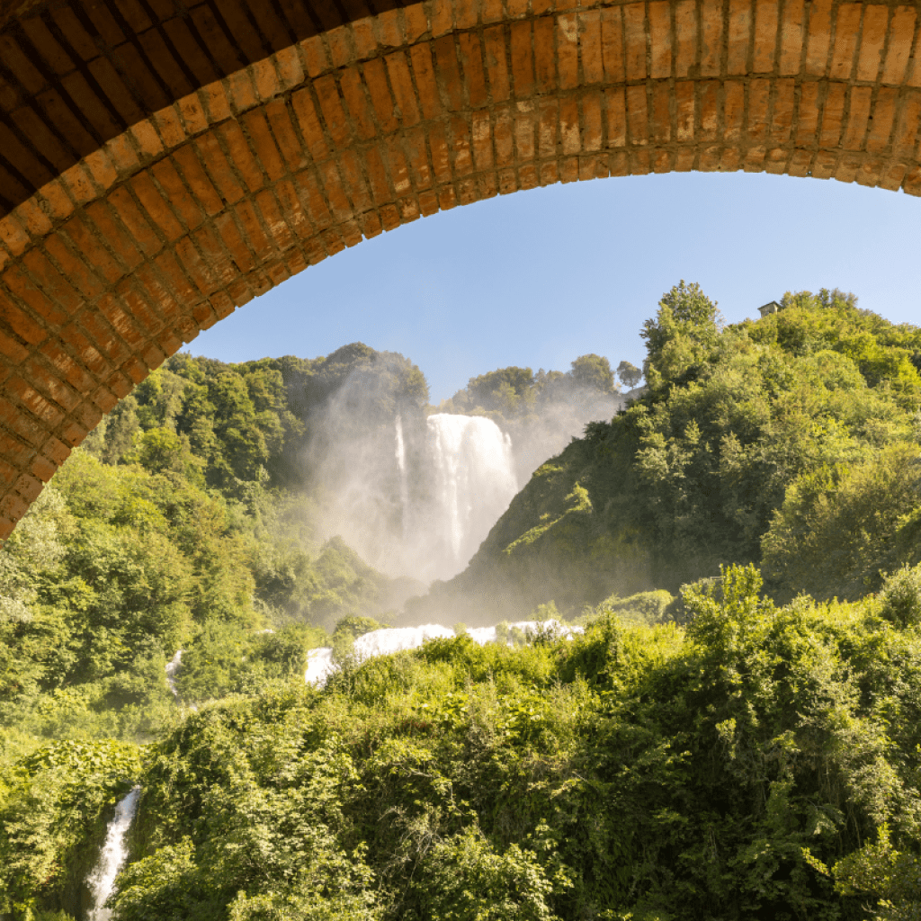 Situato nei pressi della città di Narni ed immerso nella verde campagna umbra, il Terra Umbra Hotel é ricco di servizi per gli ospiti.