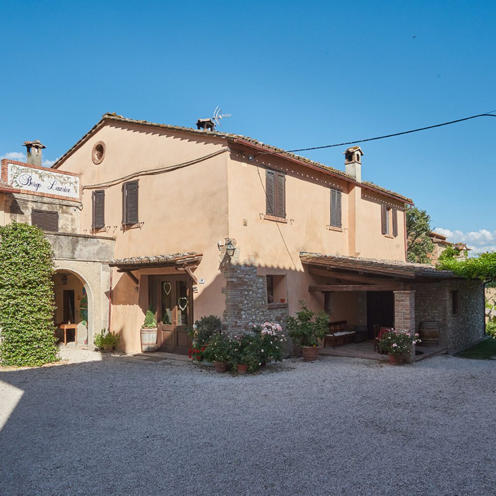 Il ristorante dell'Agriturismo Borgo Laurice è una vera oasi per gli amanti della cucina autentica umbra.