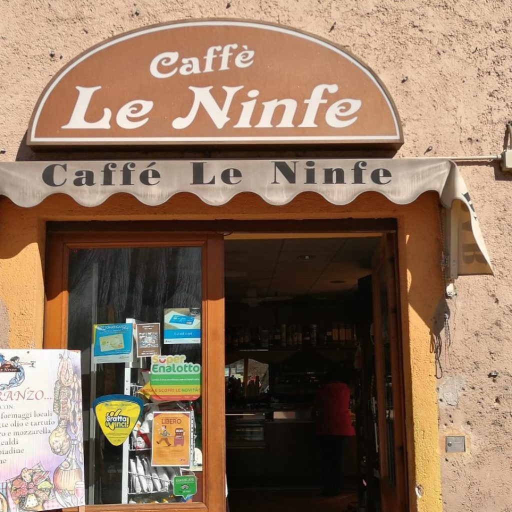 Scopri un'esperienza di gusto tradizionale alle Fonti del Clitunno con Caffè Le Ninfe: colazioni, pranzi e aperitivi in un'oasi di serenità.