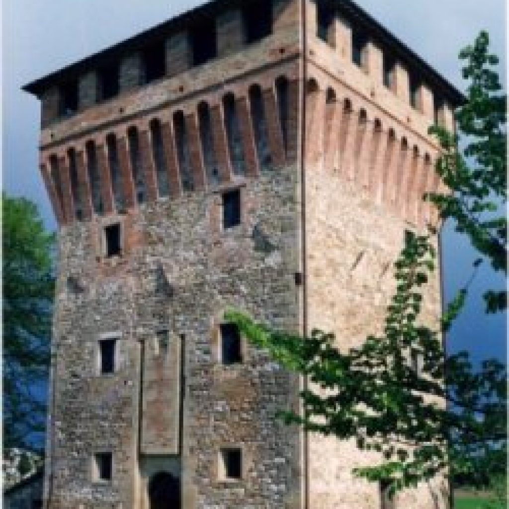 Torre Strozzi è situata a Perugia, in Strada della Perlasca. Nata come avamposto militale è oggi un contenitore espositivo, un vero e proprio spazio dedicato dove storia, arte contemporanea e natura si fondono insieme.